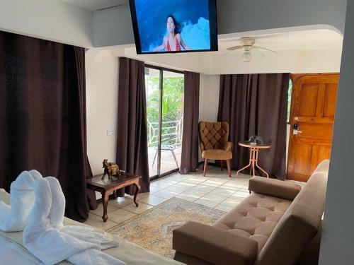 Val Hotel Manuel Antonio Cr