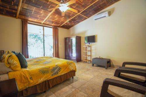 Bali Inspired Casa Cascada W Jungle Views Wi-fi Private Pool AC