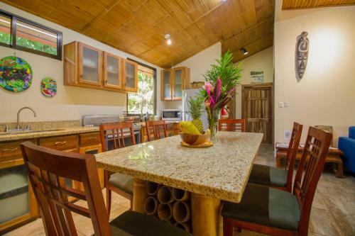 Bali Inspired Casa Cascada W Jungle Views Wi-fi Private Pool AC