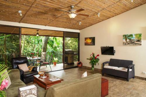 Bali Inspired Casa Cascada W Jungle Views Wi-fi Private Pool AC