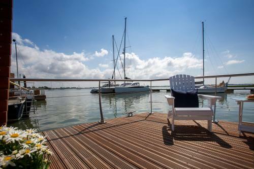 Samphire Ark 900 Boat