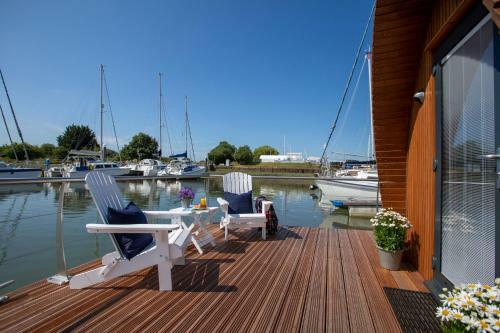 Samphire Ark 900 Boat