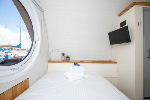 Samphire Ark 900 Boat