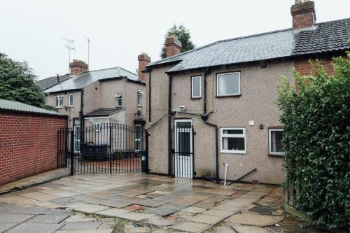 Villa Newly Finished House In Coventry