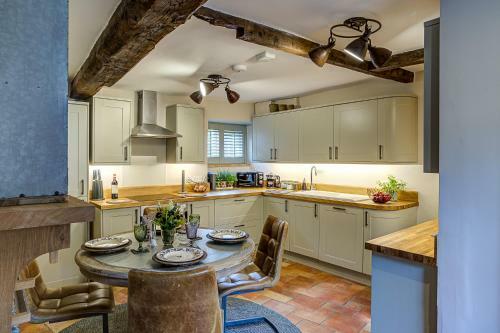 Luxury Old Sorting Office In Cotswold Town Centre