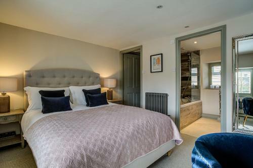 Luxury Old Sorting Office In Cotswold Town Centre