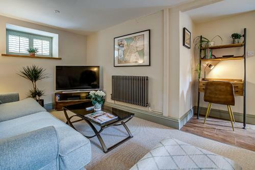 Two Linked Cottages Sleeps 10 Cotswold Town Centre