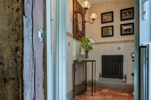 Two Linked Cottages Sleeps 10 Cotswold Town Centre