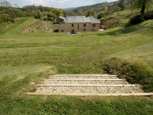 Pass The Keys Stunning, Spacious Farmhouse With Free Parking