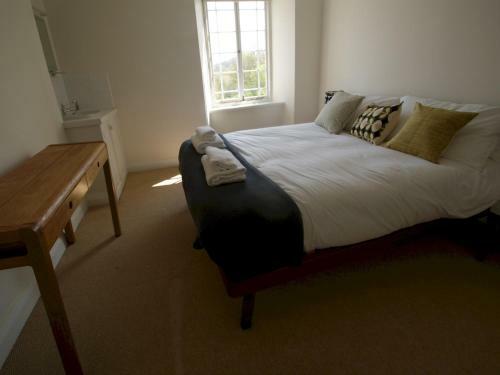 Pass The Keys Stunning, Spacious Farmhouse With Free Parking