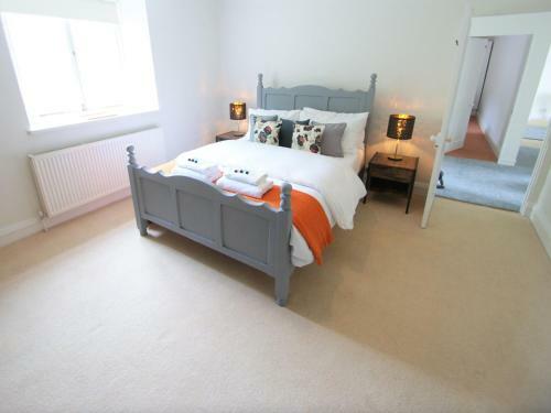 Pass The Keys Stunning, Spacious Farmhouse With Free Parking