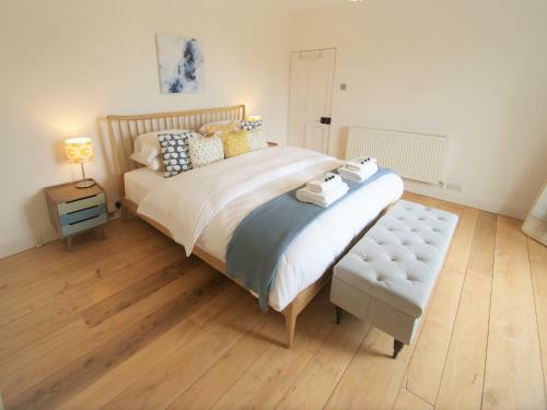 Pass The Keys Stunning, Spacious Farmhouse With Free Parking