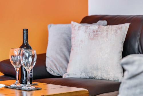Stylish 2 Bedroom Apartment, Central Exeter, Parking On Site