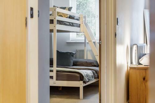 Stylish 2 Bedroom Apartment, Central Exeter, Parking On Site