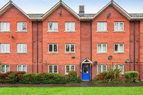 Stylish 2 Bedroom Apartment, Central Exeter, Parking On Site