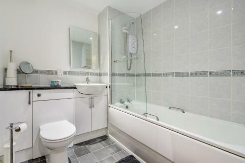 Stylish 2 Bedroom Apartment, Central Exeter, Parking On Site