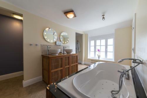 Hostal The White Hart Hotel