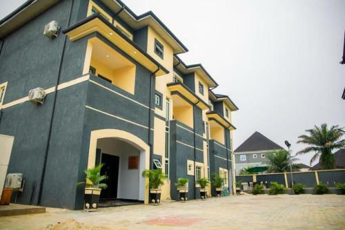 Zucchini Hotel And Apartments