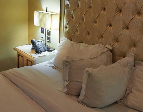 Oak Haven Hotel & Suites