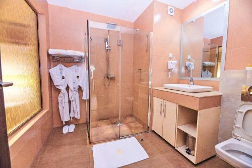 Oak Haven Hotel & Suites