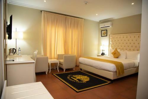 Oak Haven Hotel & Suites