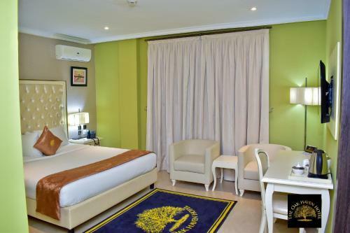 Oak Haven Hotel & Suites