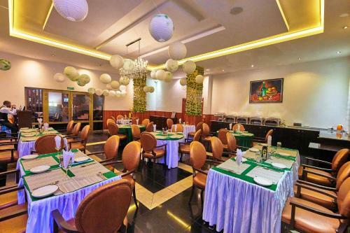 Oak Haven Hotel & Suites