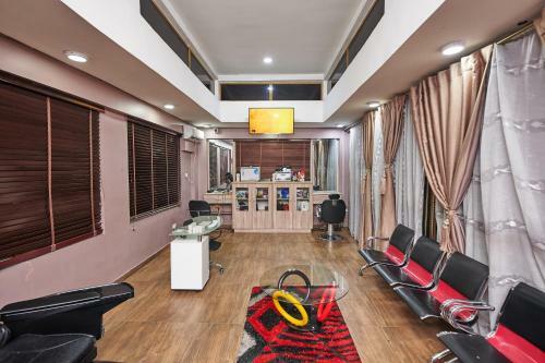 Oak Haven Hotel & Suites
