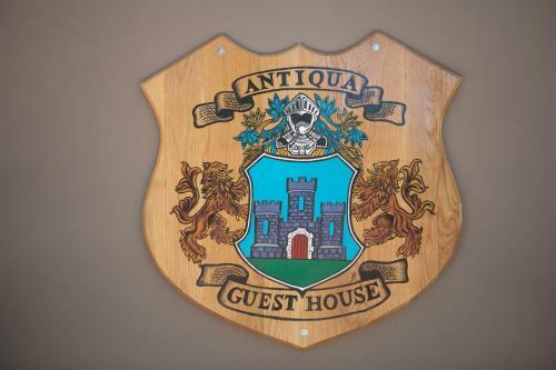 Hostal Antiqua Guest House