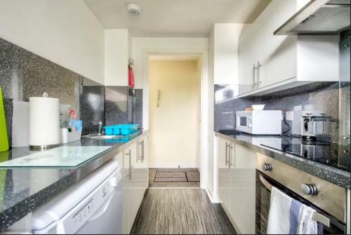 Charming 1 Bed Apartment With Castle View