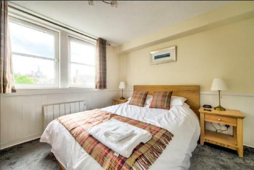 Charming 1 Bed Apartment With Castle View