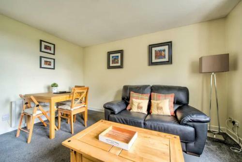 Charming 1 Bed Apartment With Castle View
