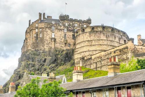 Charming 1 Bed Apartment With Castle View
