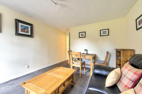 Charming 1 Bed Apartment With Castle View