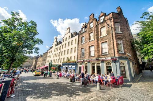 Charming 1 Bed Apartment With Castle View