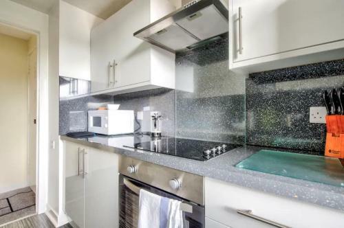 Charming 1 Bed Apartment With Castle View
