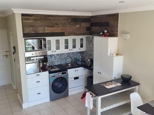 Apartment 18 Gordons Bay Beachfront