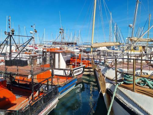 Apartment 18 Gordons Bay Beachfront