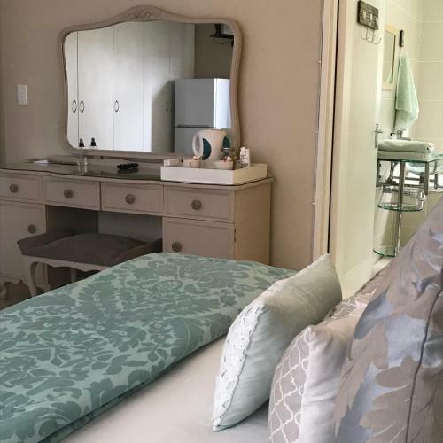 Hostal Bay Breeze Guesthouse