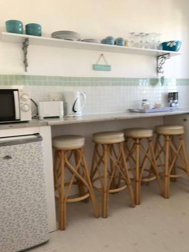 Hostal Bay Breeze Guesthouse