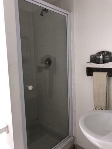 Hostal Bay Breeze Guesthouse