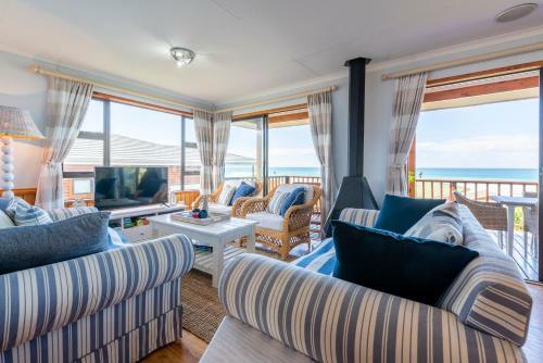 Beach House - Stunning Sea Views - Beach 3 Min Walk