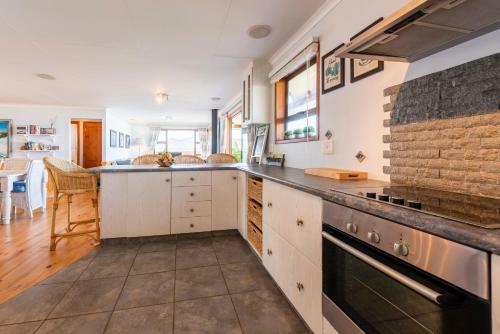 Beach House - Stunning Sea Views - Beach 3 Min Walk