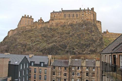 Apartment In Edinburgh With Great View On Castle