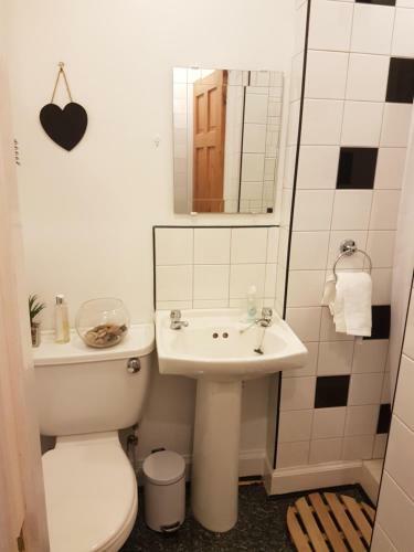 Dalmeny Street Apartment
