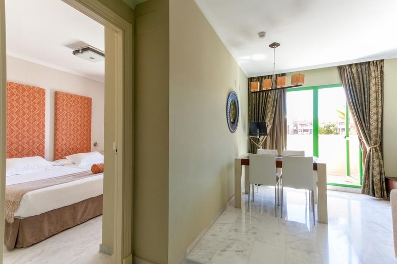 Holiday World Riwo Hotel