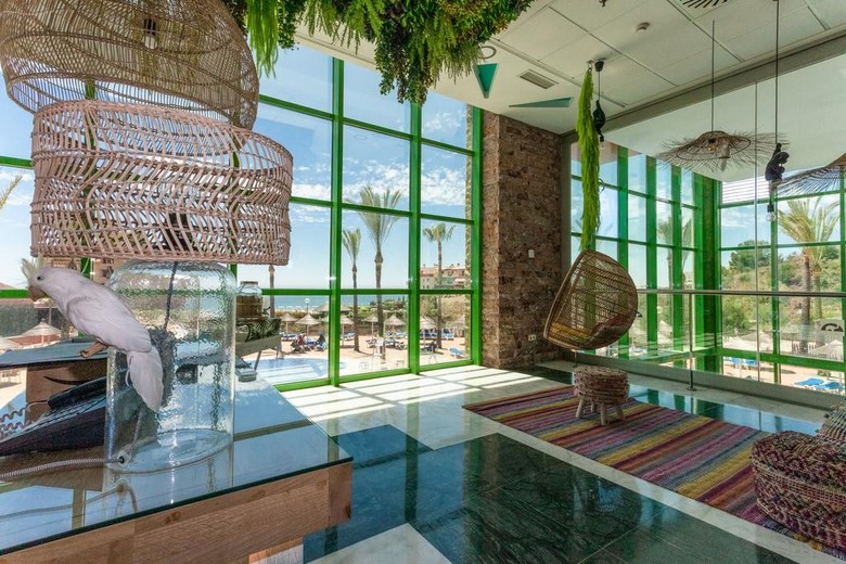 Holiday World Riwo Hotel