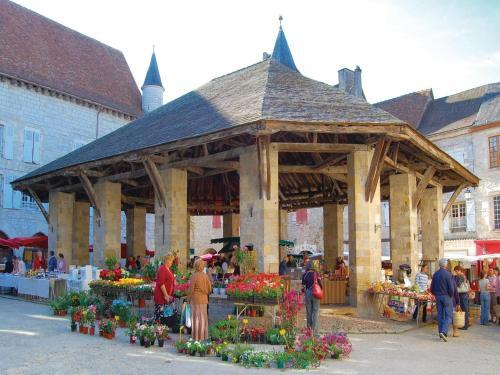 Holiday Home Le Bougayrou I-811