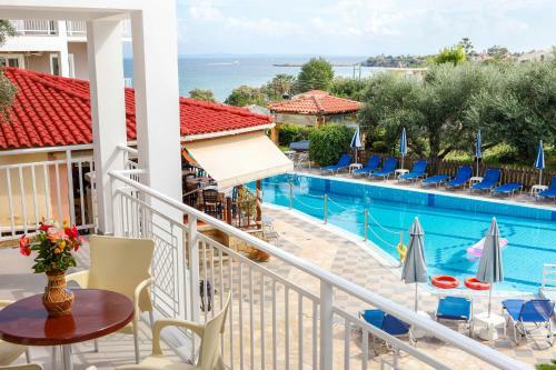 Amoudi Studios Apartments Hotel