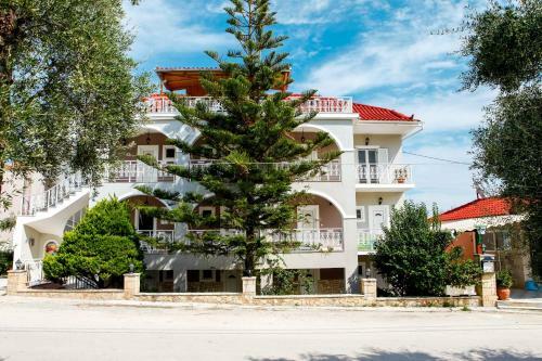 Amoudi Studios Apartments Hotel